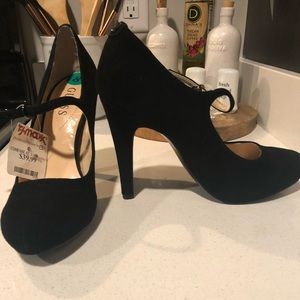 Black Mary Jane pumps by Guess; NWT!!